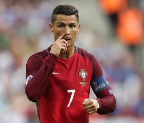 官方娱乐平台-闪电两击，踏破光明！热刺5分钟梦开局打懵本菲卡，防线形同虚设如纸糊，闪电两击，踏破光明！热刺5分钟梦开局打懵本菲卡